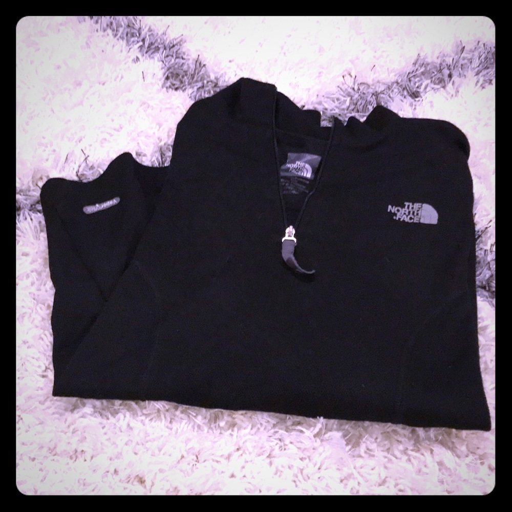 Medium black north face shirt